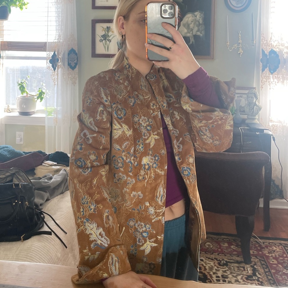 GORGEOUS floral suede coat - Picture 9 of 9